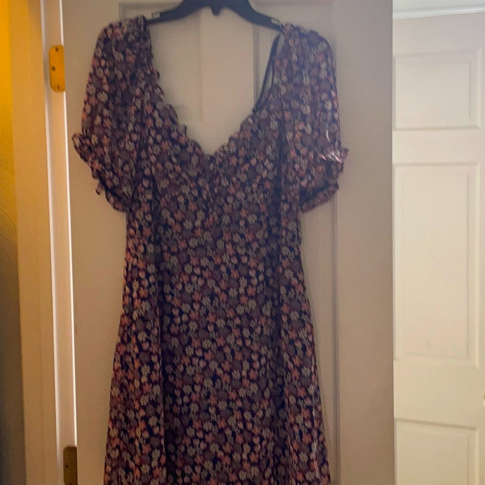 Dress floral zippered back size 15 new